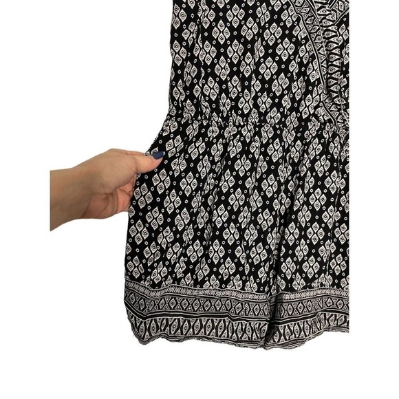 MUDD | WOMEN’S WRAP FRONT ROMPER OPEN BACK BLACK‎ WHITE PRINT SIZE L - Picture 5 of 9